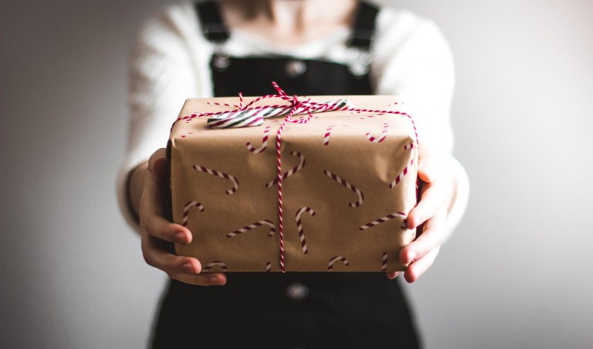 How To Create An Eye Catching Holiday Gift Guide For Your Small Business